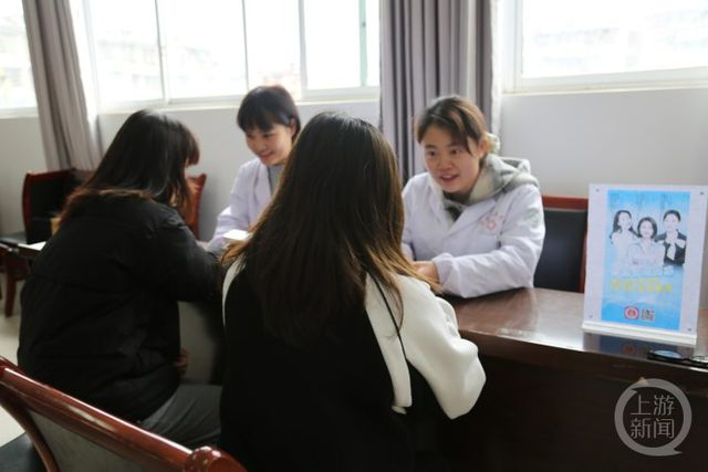 何吃好又不长胖？专家进社区教居民健康减重麻将胡了2试玩网站健康微课·甩肉行动｜如(图3)