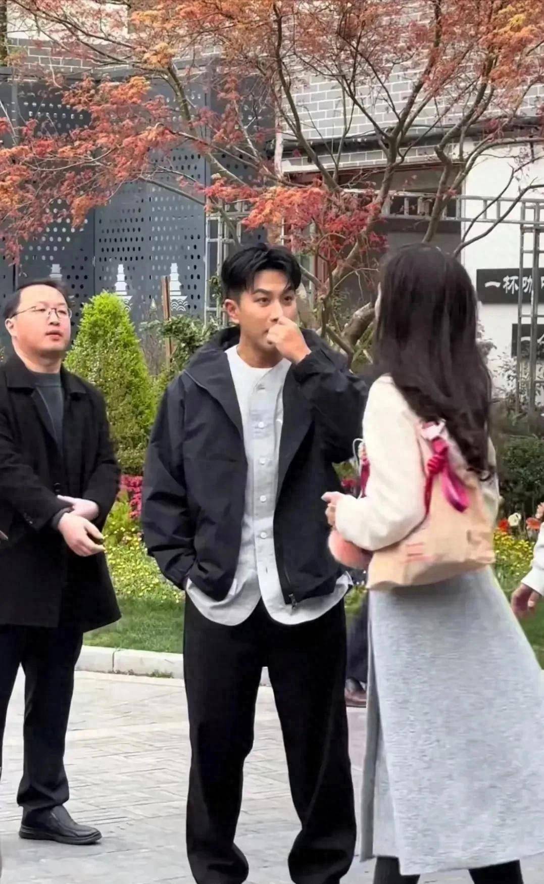 的抗老51岁刘恺威在网友镜头下硬帅麻将胡了不得不佩服港台明星比内地(图7)